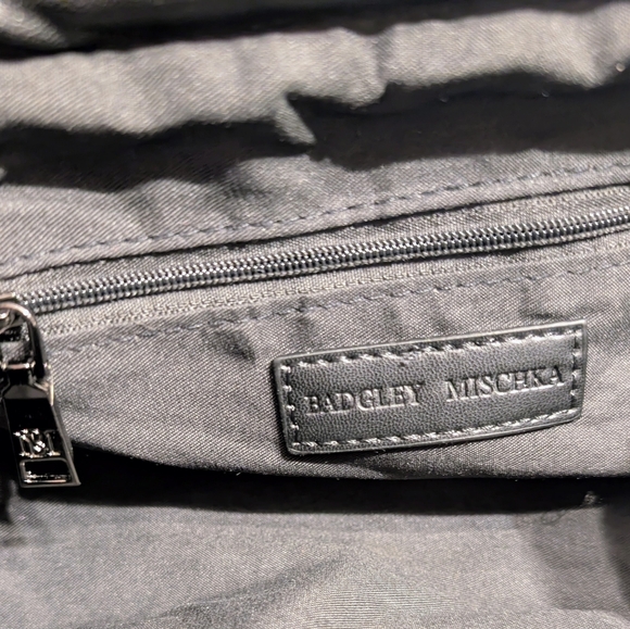 Badgley Mischka Sleek Black Crossbody Bag - Picture 6 of 8